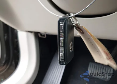 2018 Volvo Xc60 T5 Momentum from USA, damaged, VIN LYV102RK4JB082162